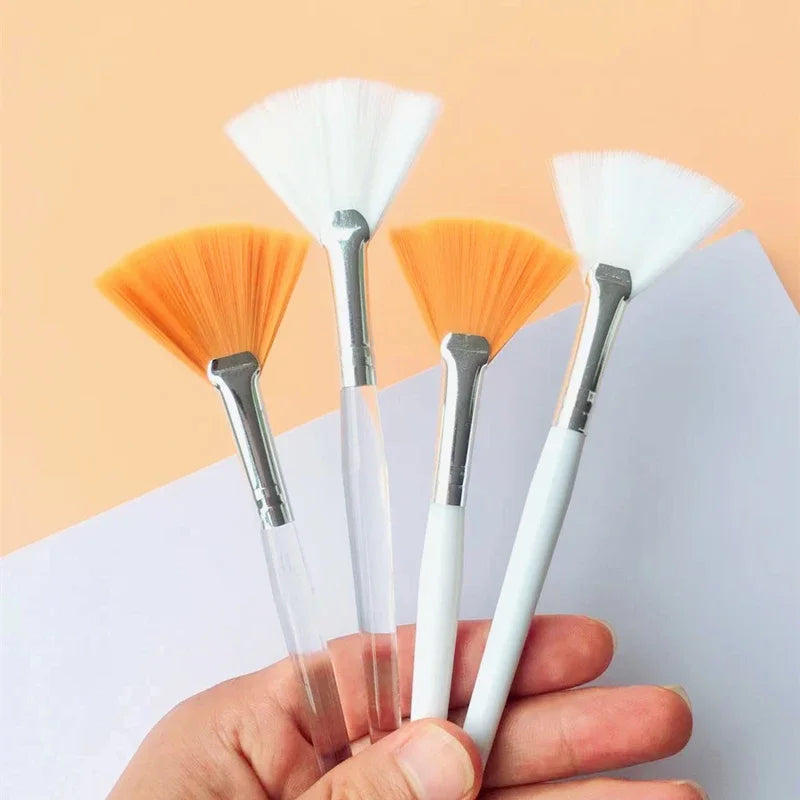 Durable Soft Fan Brush for Facials Makeup Applicator, Oil Control Facial